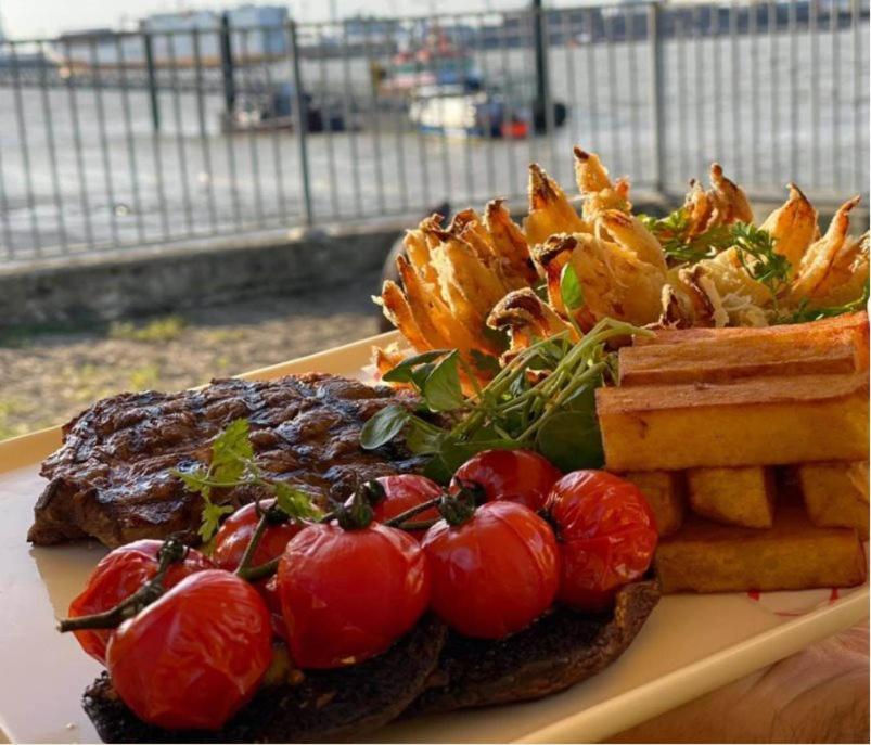 The Clarendon Royal Community Hotell Gravesend Eksteriør bilde