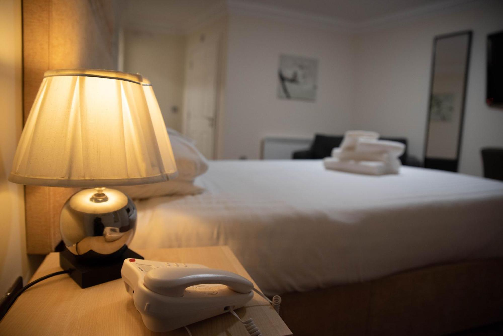 The Clarendon Royal Community Hotell Gravesend Eksteriør bilde