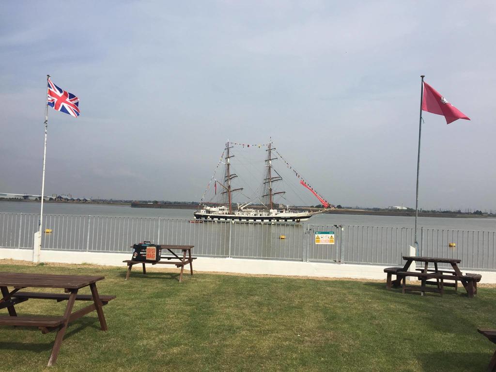 The Clarendon Royal Community Hotell Gravesend Eksteriør bilde